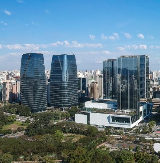Empresa terceirizada de limpeza na Avenida JK